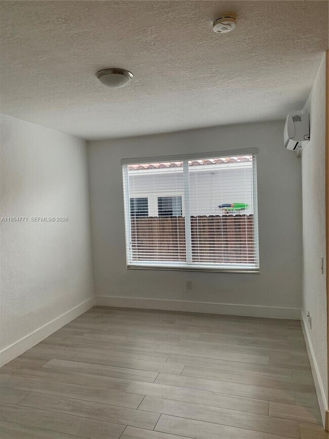 Building Photo - 712 SW 56th Ave