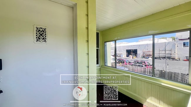 Building Photo - 1/2 Off first months Rent -4 bedroom 2 bat...