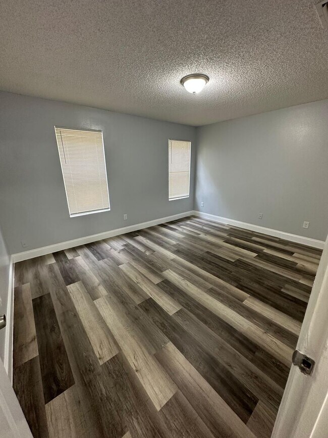 Building Photo - Fully renovated 3/2 Single-Family Home Available for Immediate rent!