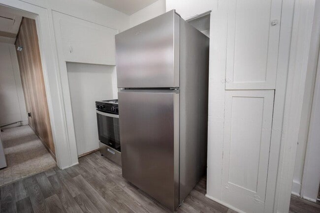 Building Photo - 1020 E Hurd St