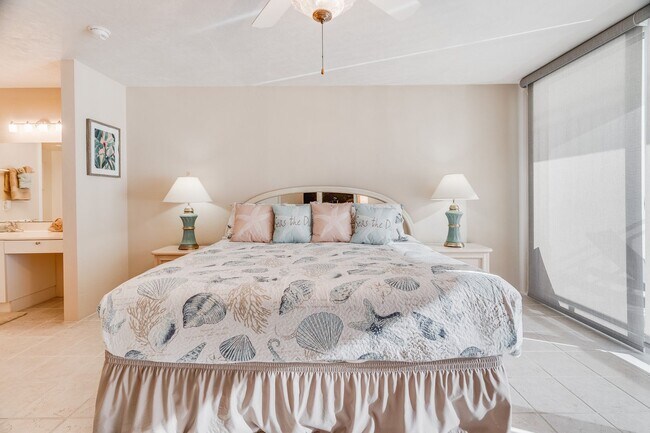Building Photo - Direct Oceanfront Furnished Condo with Bre...