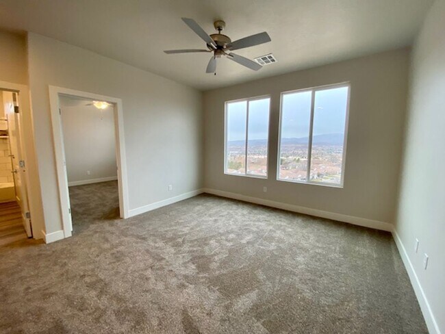Building Photo - 438 N Stone Mountain Dr