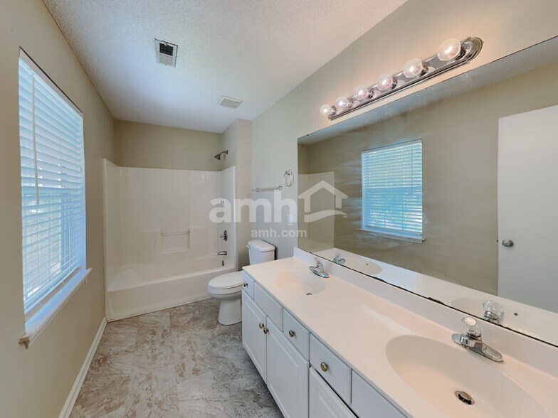 Building Photo - 9817 Stephen Thompson Ln