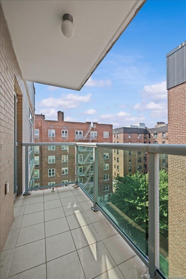 Building Photo - 3511 Cambridge Ave