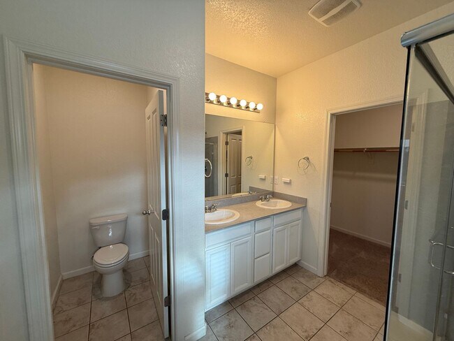 Building Photo - 4-bedroom single story in Manteca!