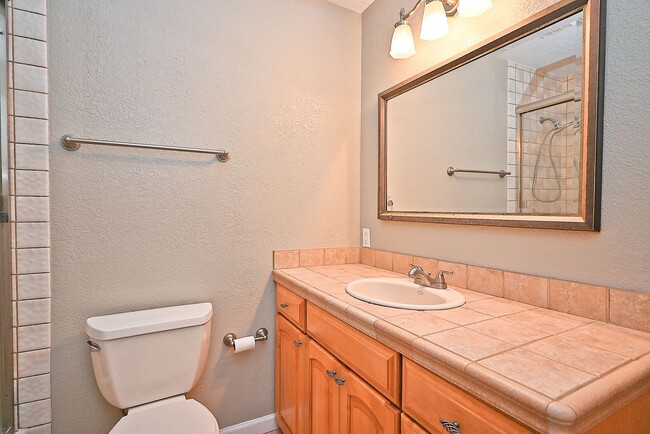 Building Photo - $3,950 -- STUNNING 4B/2BTH HOME IN BRIAR H...