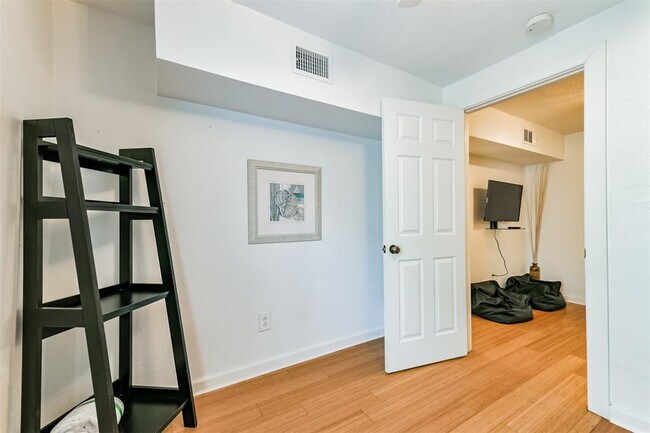 Building Photo - 1309 Ursuline St
