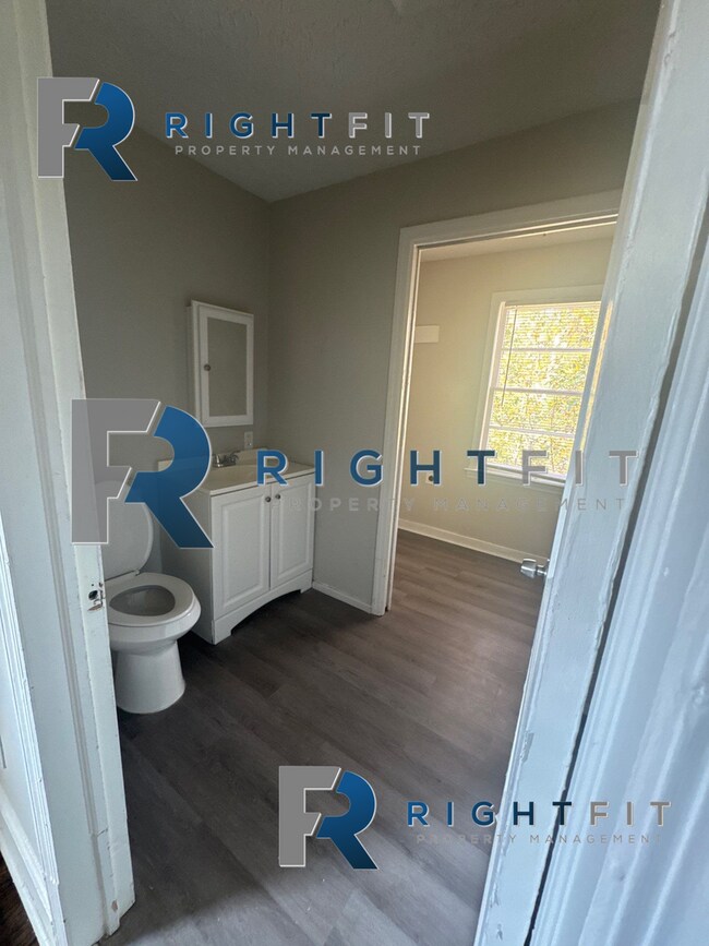 Building Photo - Charming House in Columbus