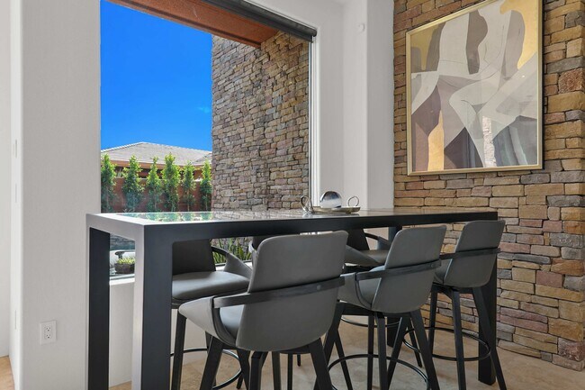 Building Photo - 50070 Vía De Moda