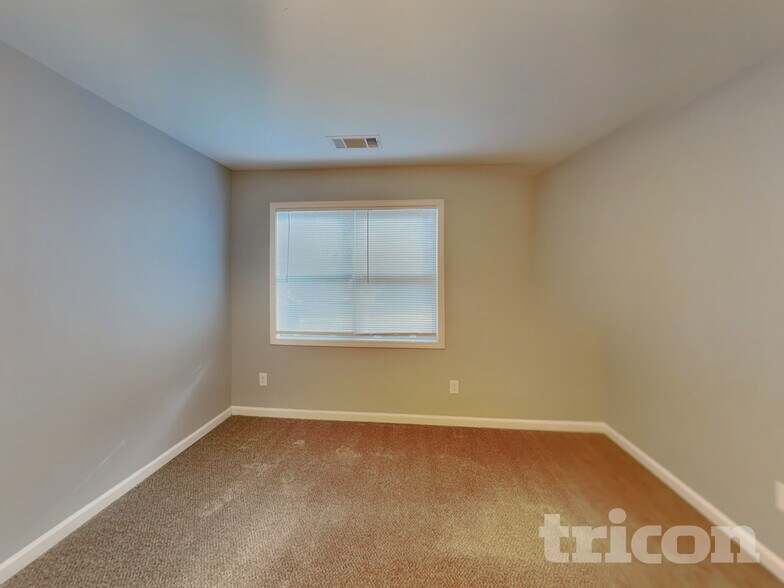 Building Photo - 2445 Hillboro Cir S W