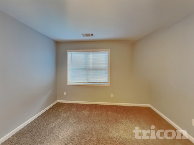 Building Photo - 2445 Hillboro Cir S W