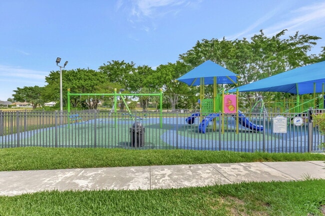 Building Photo - 12372 Cascades Pointe Dr