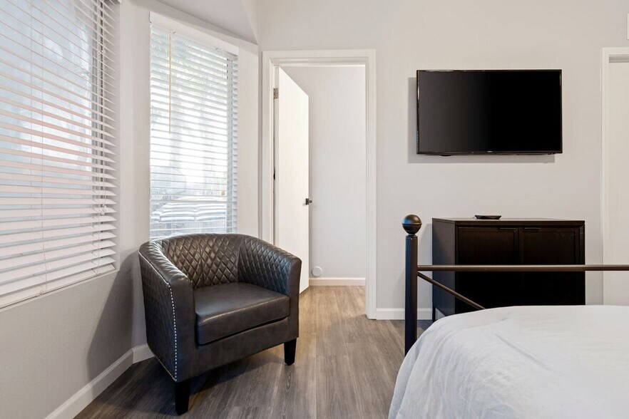 Building Photo - 3437 E Tonto Ln