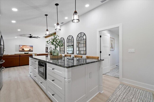 Building Photo - 16748 Fox Trail Ln