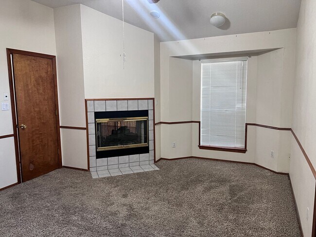 Building Photo - 9304 Saguaro St NW