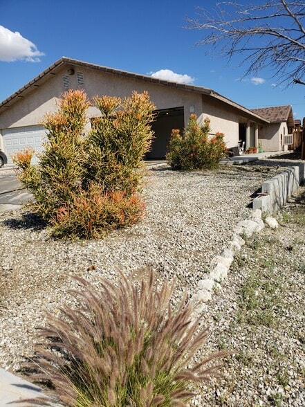 Building Photo - 13160 Agua Cayendo Rd