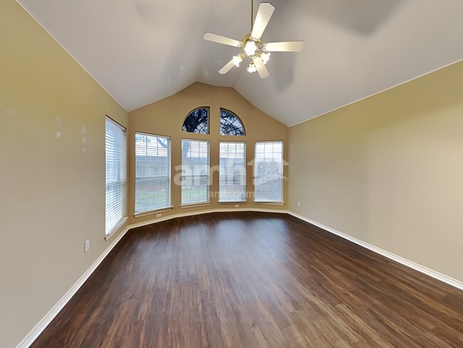 Building Photo - 210 Sparrow Hawk Dr