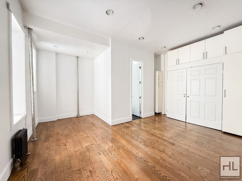 Building Photo - EASTERN PARKWAY / Crown Heights Studio 1-Bath