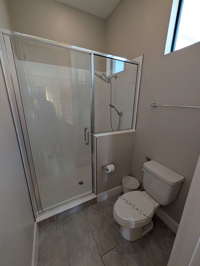 Building Photo - Beautiful Executive 4 Bed 3 Bath Home in Davenport!