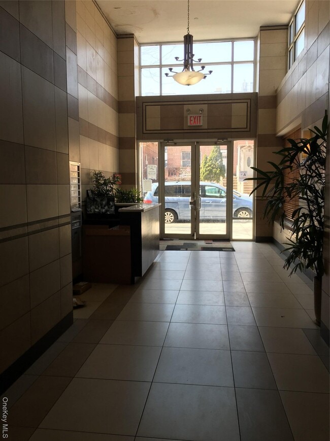 Building Photo - 93-05 37th Ave