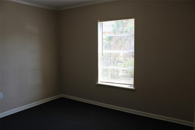 Building Photo - 7739 Greendowns St