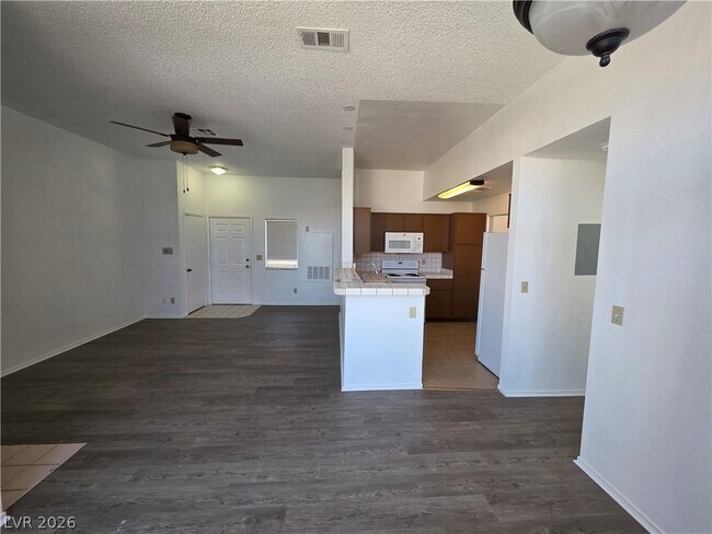 Building Photo - 3150 N Soft Breezes Dr