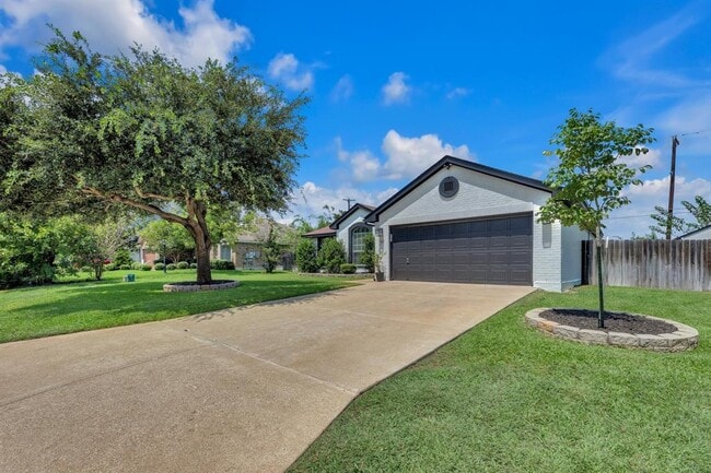 Building Photo - 1410 Sherry Dr
