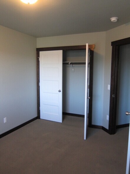 Building Photo - 1906 Leeward Ct