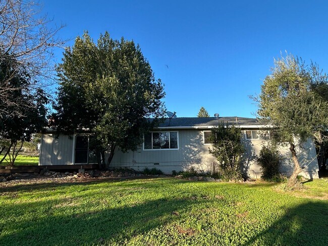 Building Photo - 120 Bessie Ln