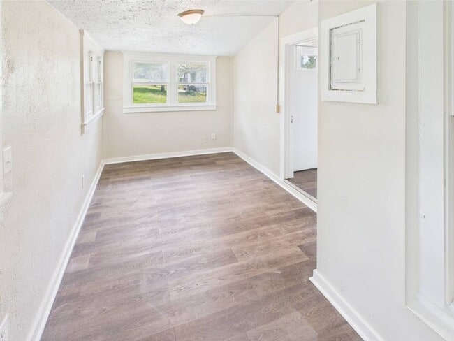 Building Photo - 503 Maple St