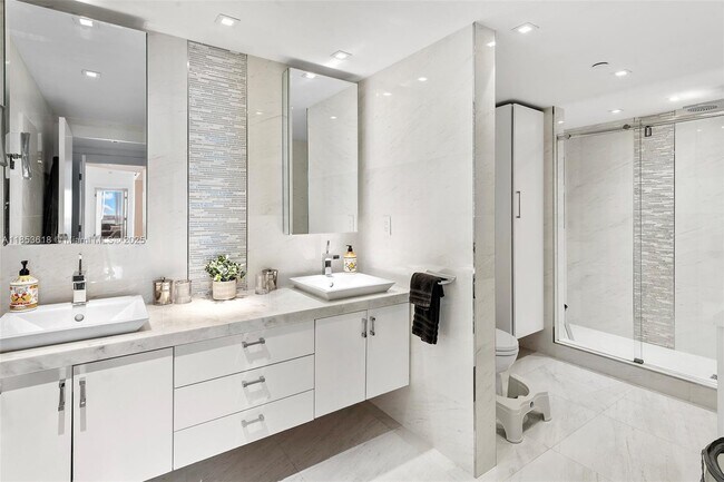 Building Photo - 4779 Collins Ave