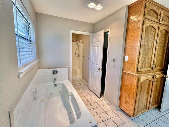 Building Photo - 481 Desert Sun Ct