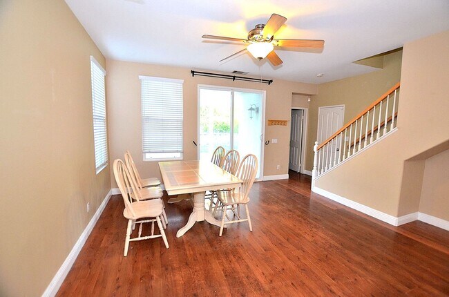 Building Photo - 4Br/3-1/2 bathroom Home