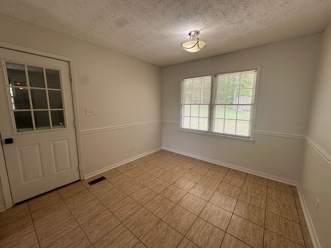 Building Photo - 2117 Marian Ln