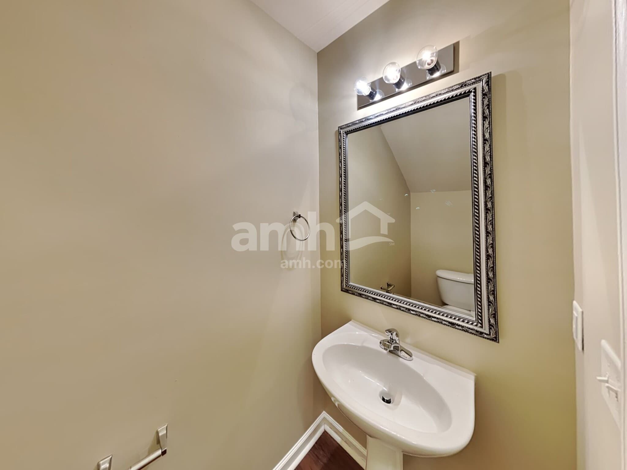Building Photo - 7472 Riverland Dr