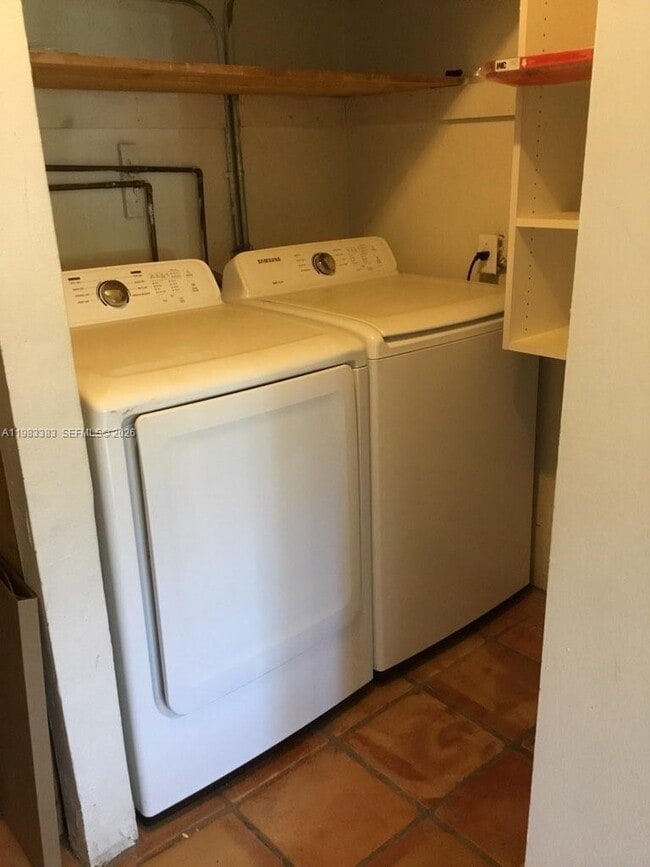 Building Photo - 8927 Hawthorne Ave