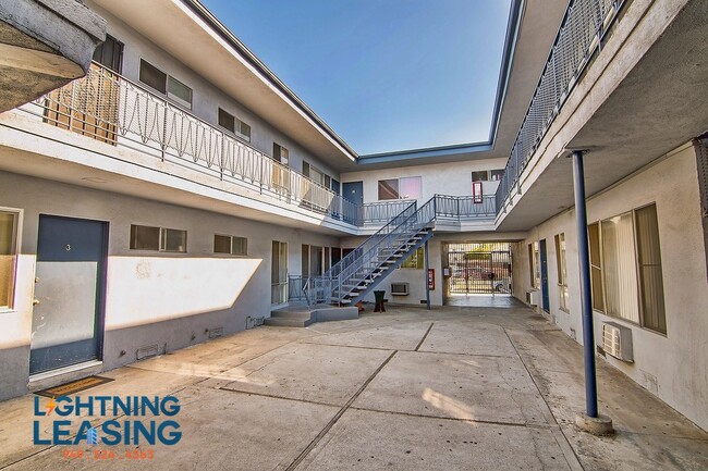 Building Photo - 11621 Sylvan St