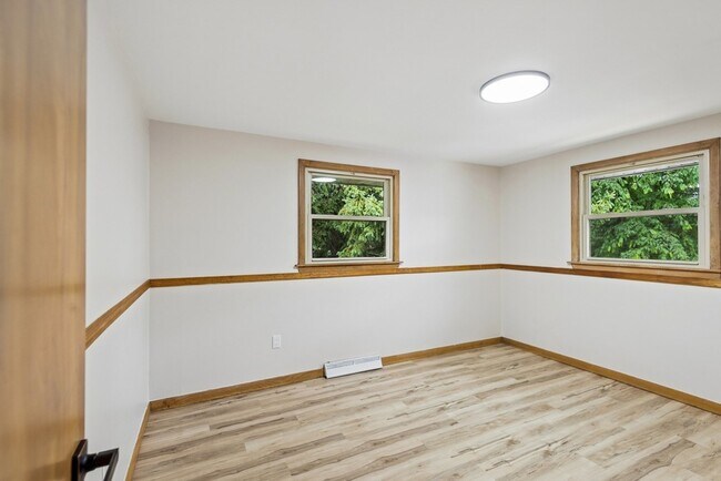 Building Photo - 1819 Elmwood Dr