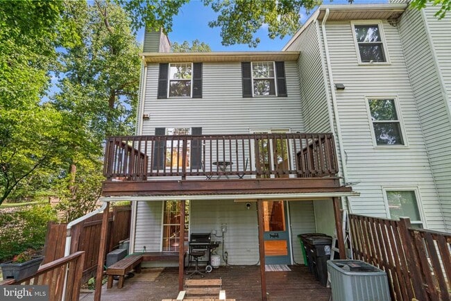 Building Photo - 15649 Mews Ct