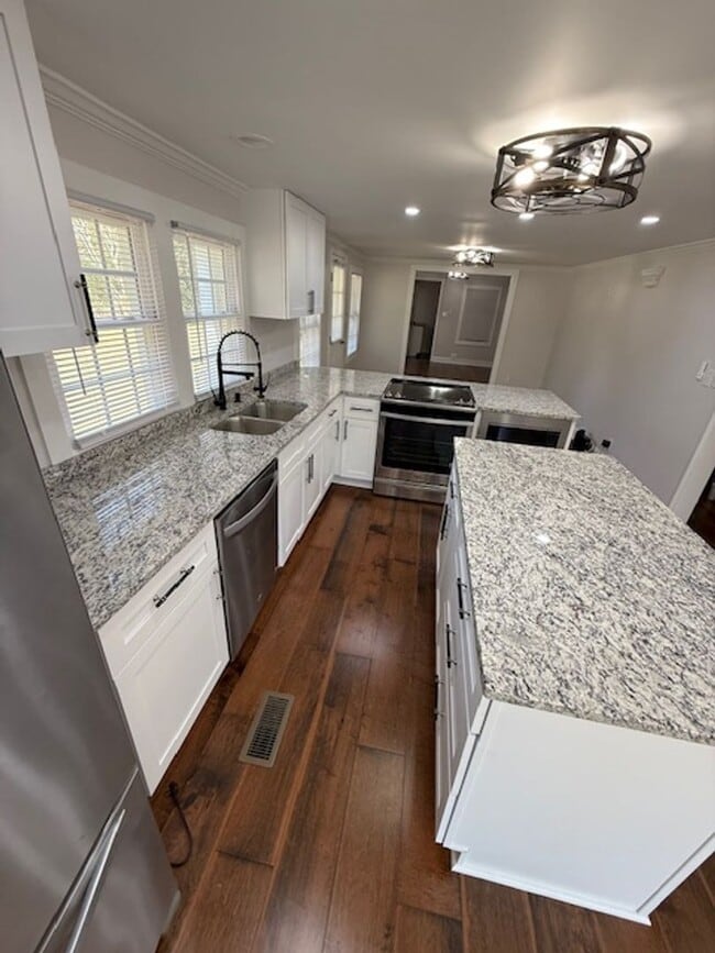 Building Photo - Country Charm Meets Modern Updates