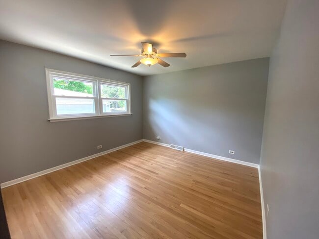 Building Photo - 426 Berteau Ave