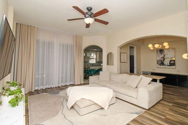 Building Photo - MARIPOSA ** SEASONAL (90 DAY MINIMUM STAY)...