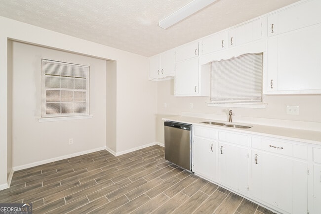 Building Photo - 491 Pennybrook Dr