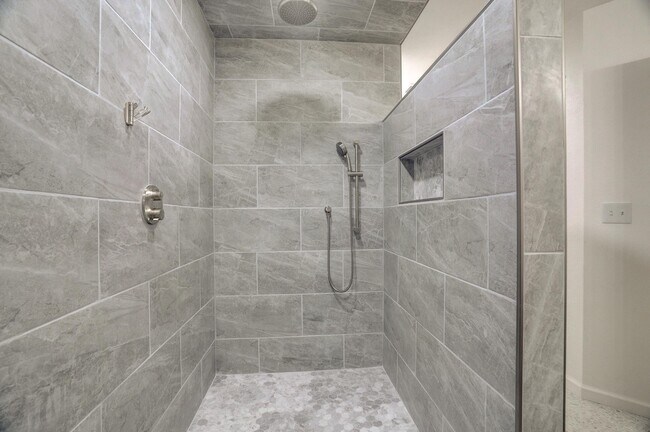 Building Photo - 10129 Grove Ct