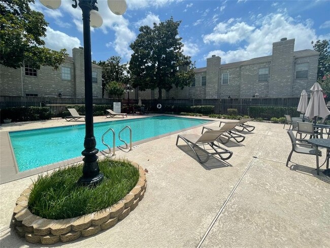 Building Photo - 3780 Tanglewilde St