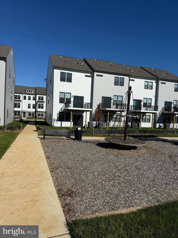 Building Photo - 331 Ensemble Wy