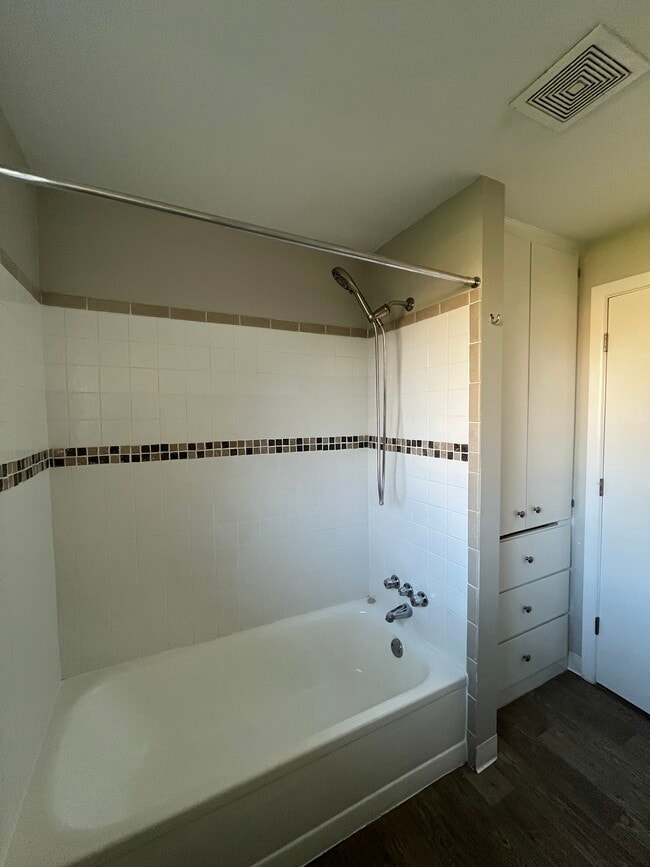 Building Photo - 7108 Tennessee Ln