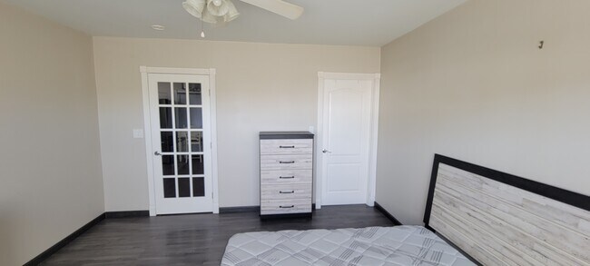 BR FACING KITCH - 212 S Main St