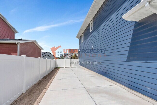 Building Photo - 213 W Prickly Pear Dr
