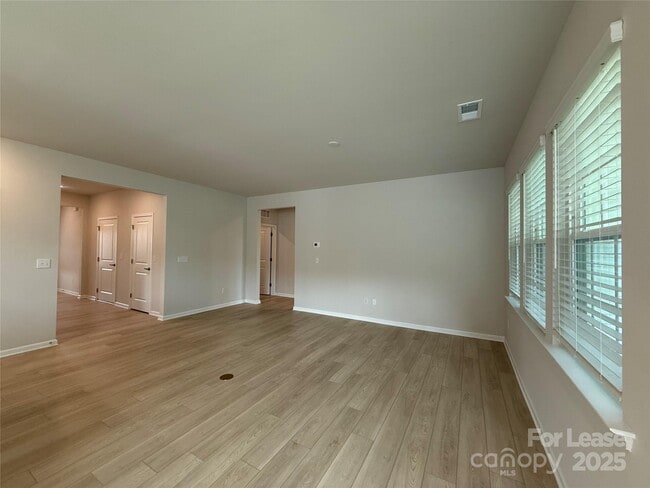 Building Photo - 6406 Fairfax Ct